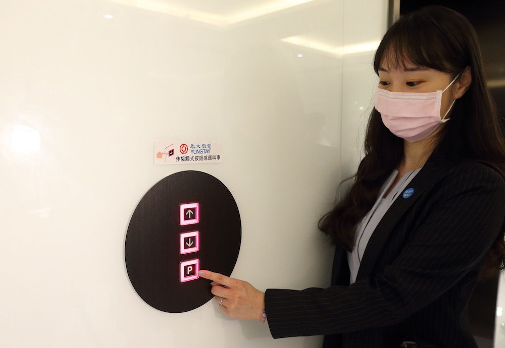 看好零接觸商機 台灣首座複合式防疫電梯正式亮相