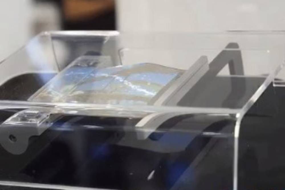 Sony最快年底發摺疊機 「海報拉架」擴增螢幕技術超吸睛