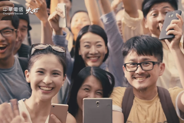 中華電信搭配5大手機品牌推「耶誕升級版資費」