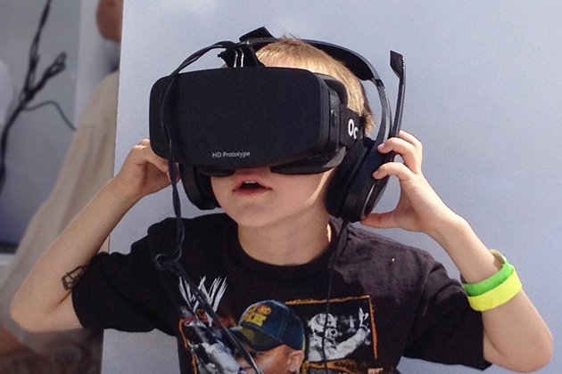 過年VR別玩太久！小心頭暈、近視度數增