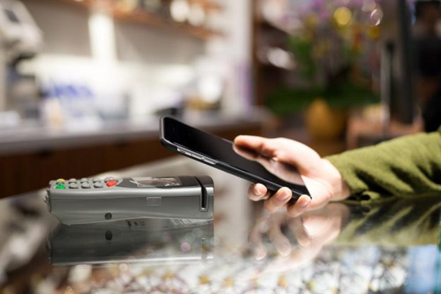 Apple Pay強勢登台 本土業者欲推「手機金融卡」