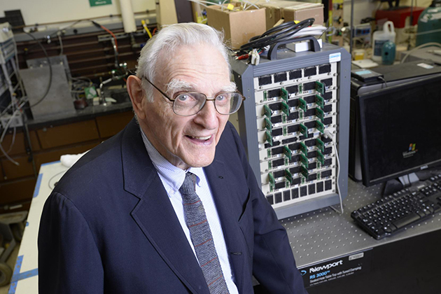「鋰電之父」發明全固態電池，壽命更長更安全