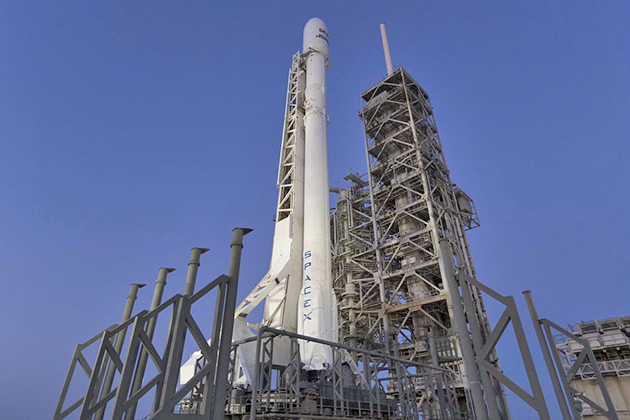 SpaceX的太空飛行革命：「回收火箭」發射成功