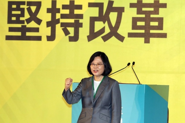蔡英文：台灣人民不欠民進黨 藍反譏「民進黨欠台灣人民一個公道」