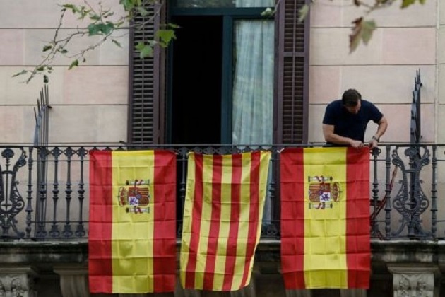 西班牙國慶日 加泰隆尼亞反獨民眾掛國旗