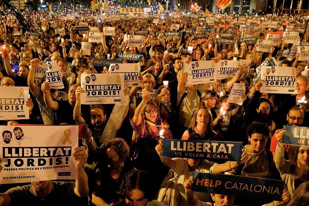 獨派領袖遭羈押 加泰隆尼亞20萬人走上街頭