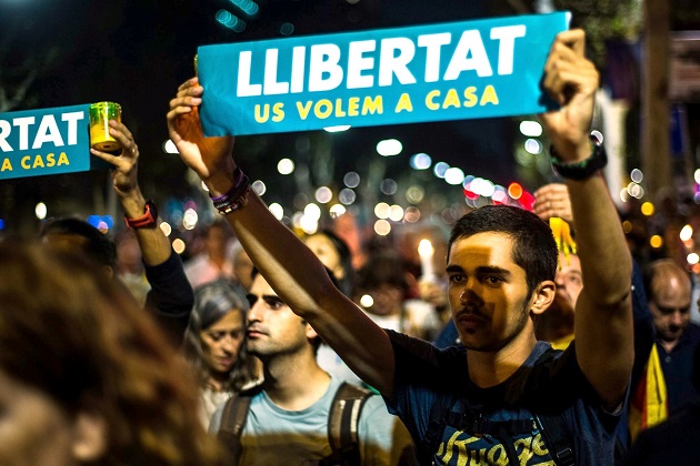 加泰隆尼亞危機：西班牙21日收回地方自治權