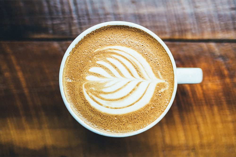 怕骨鬆喝拿鐵才能補鈣？  真相是「咖啡+牛奶」降低鈣質吸收