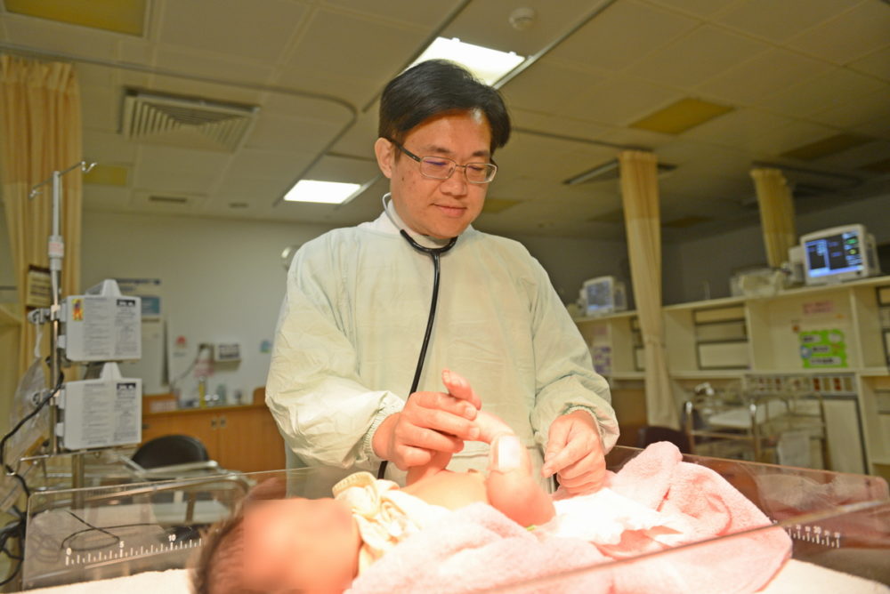新生嬰孩落地驚見無肛門、單顆腎  小兒外接團隊出動搶救