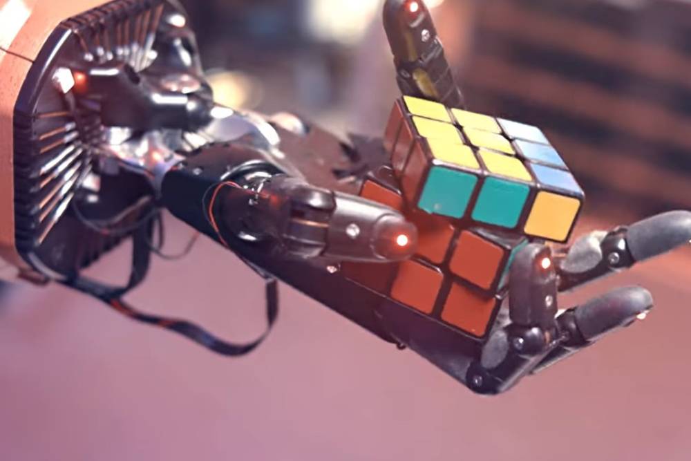 機器人4分鐘內單手解開「魔術方塊」 有助人類解決困難工作