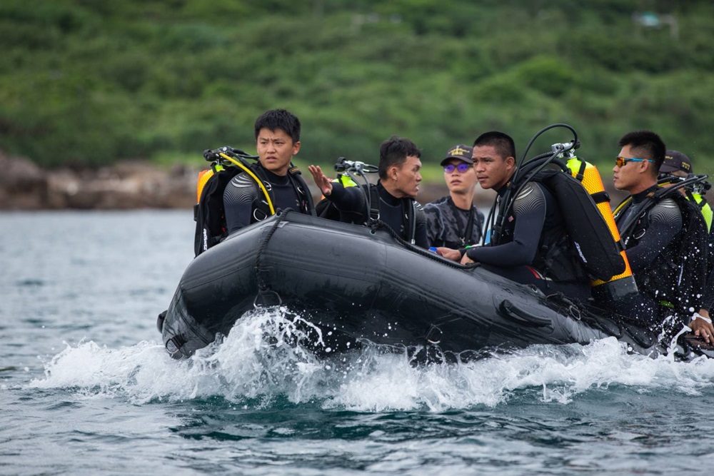 【有影】罕見曝光！海軍水下作業大隊爆破貢寮海底未爆彈 15