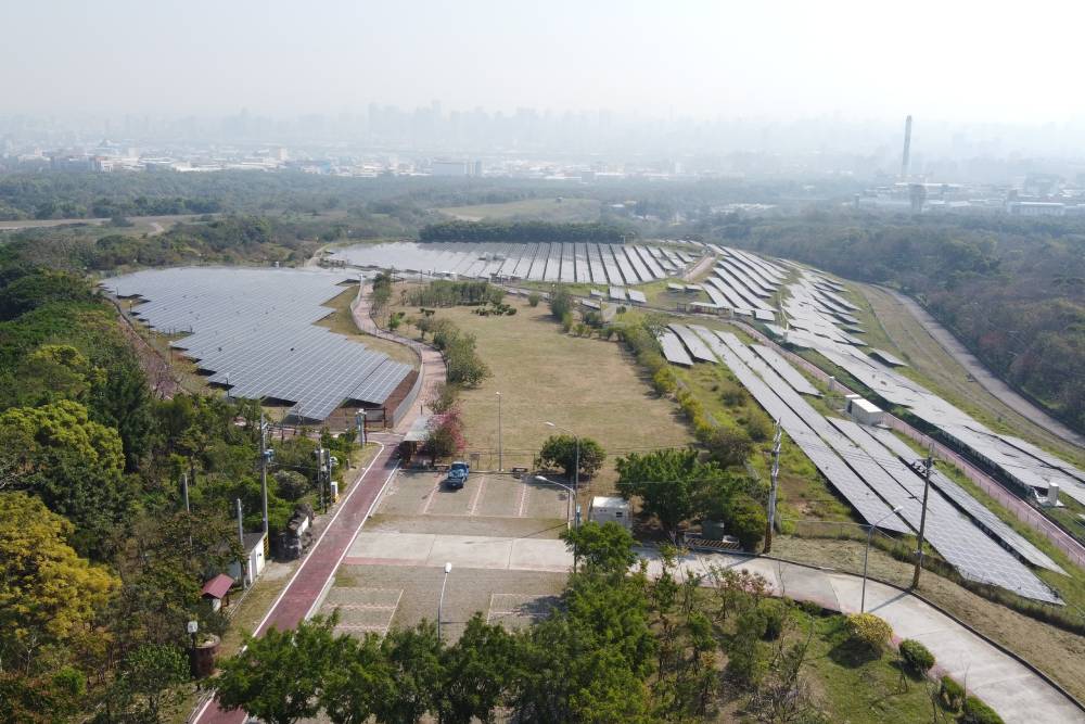 台中文山垃圾掩埋場變身太陽能發電場