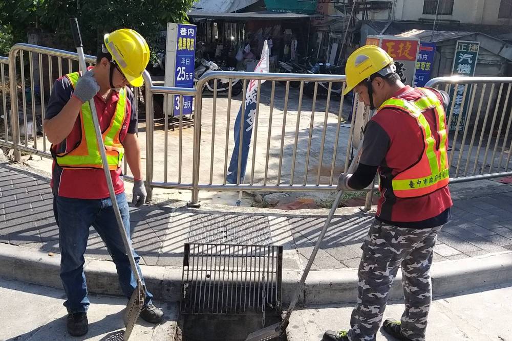 市議員李中：台中火車站臭氣薰人 9