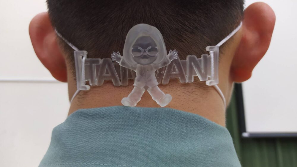 國防醫學院3D列印口罩減壓神器 把小英娃娃放在腦後