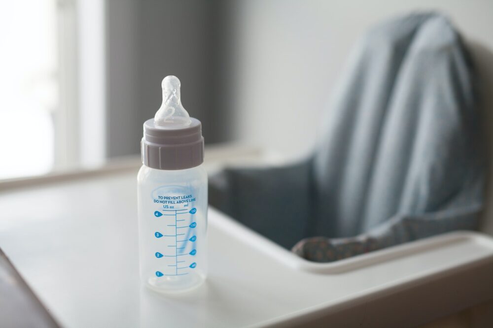嬰兒多灌白開水助代謝？  新手爸媽千萬不要！當心害寶寶水中毒