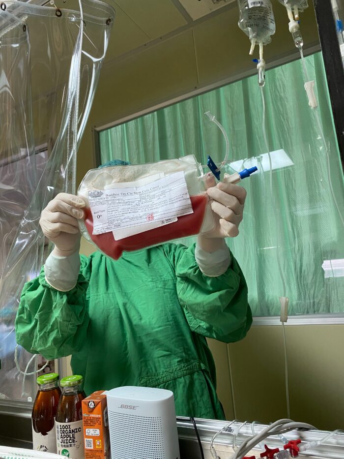 照片2 骨髓移植當日 來自台灣捐贈者低溫保存的熱血