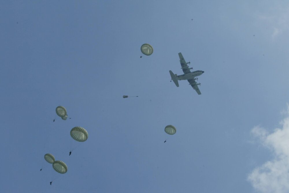 【獨家／南日島突擊戰2-1】美式裝備傘兵250人 敵後空降打響第一槍 15