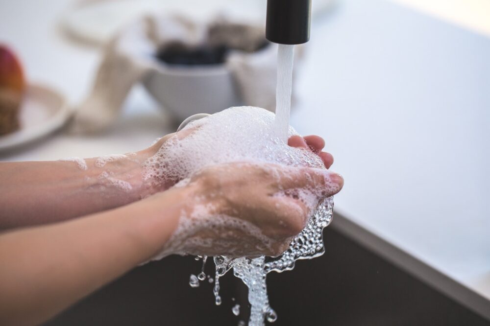 以前洗手沒問題  為何防疫洗出乾癢、紅疹？皮膚科醫師點出關鍵點