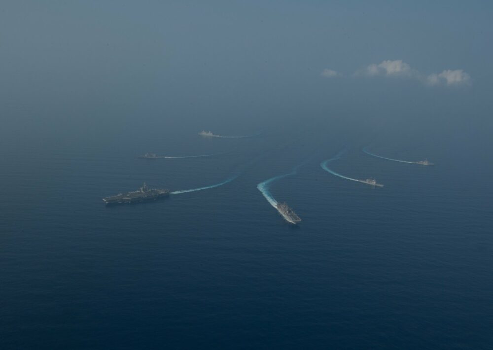 美軍宣布 羅斯福號航母及馬金島兩棲群今起於南海聯合巡弋