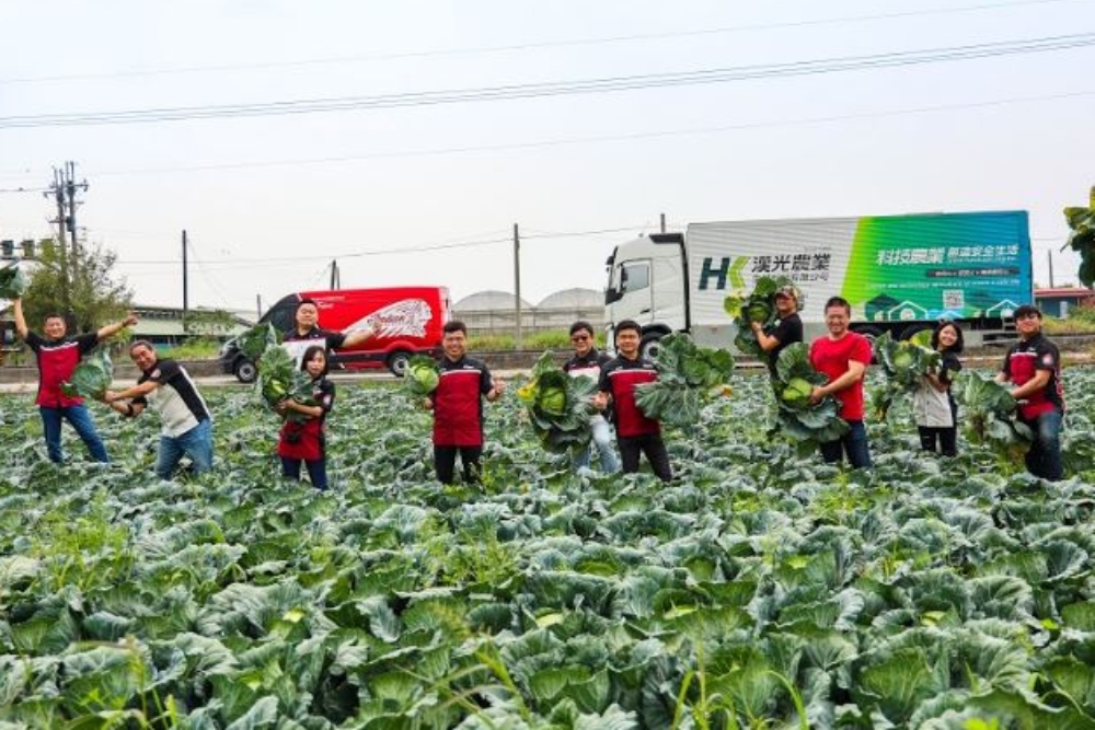 印地安與漢光挺台灣農民 採購10噸高麗菜廣邀重機騎士做公益
