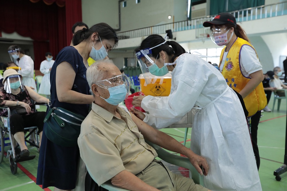 打完85歲以上　基隆周六繼續接種80歲以上疫苗 5