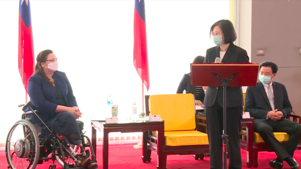 蔡英文接見美參議員代表團：疫苗對台灣是及時雨