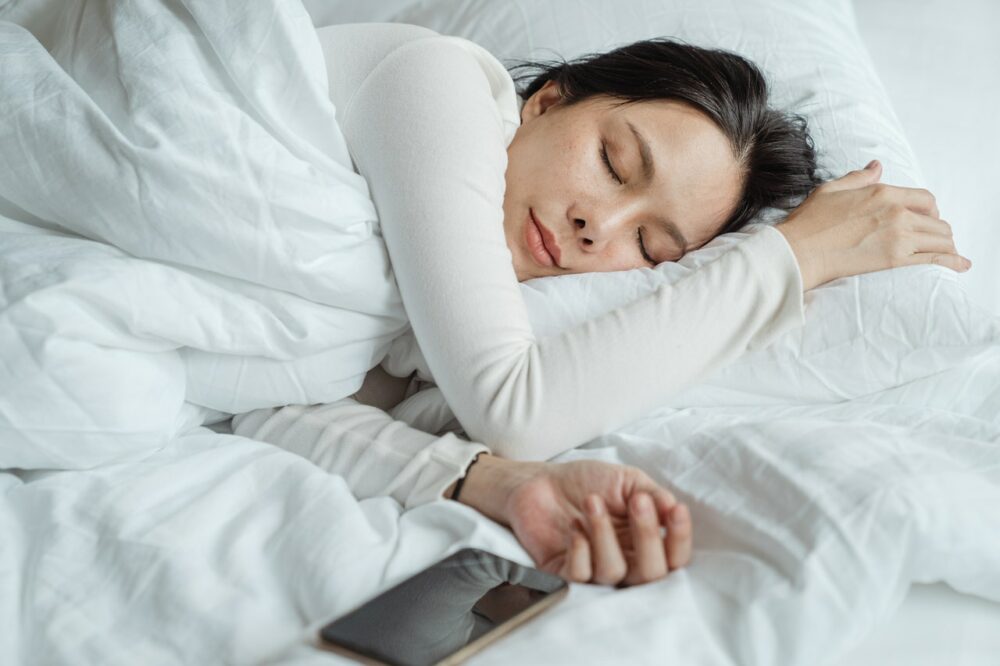 居家辦公越睡越健康！  防疫期間的「午覺對策」睡對姿勢、時間點