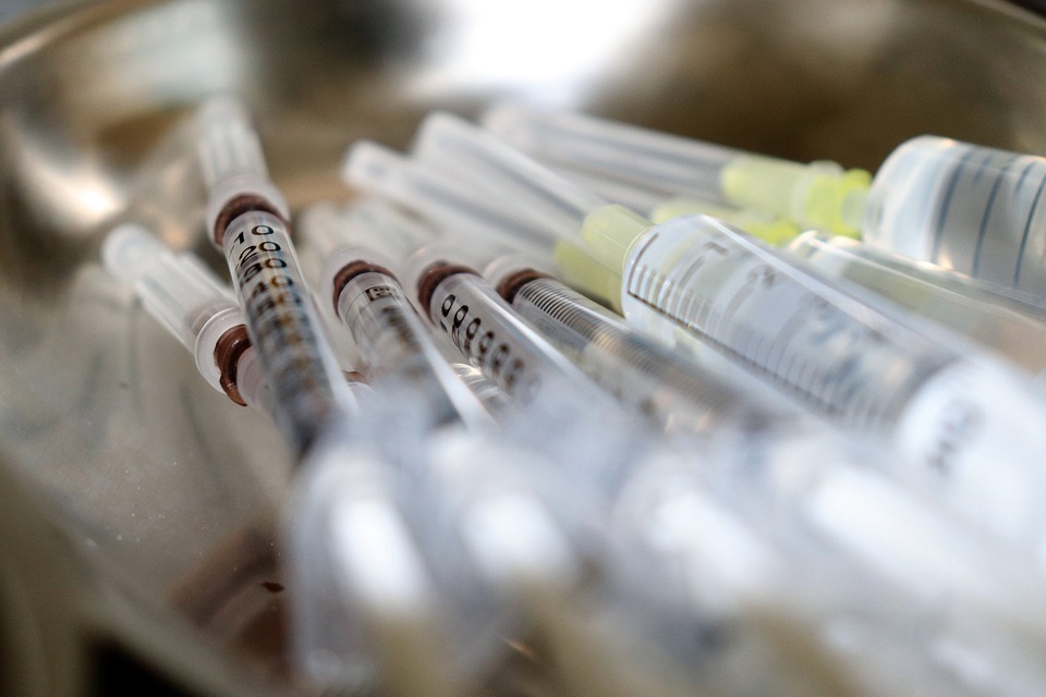 疫苗面對所有變種病毒抗體水平皆降低 研究員：高風險族群需追加施打