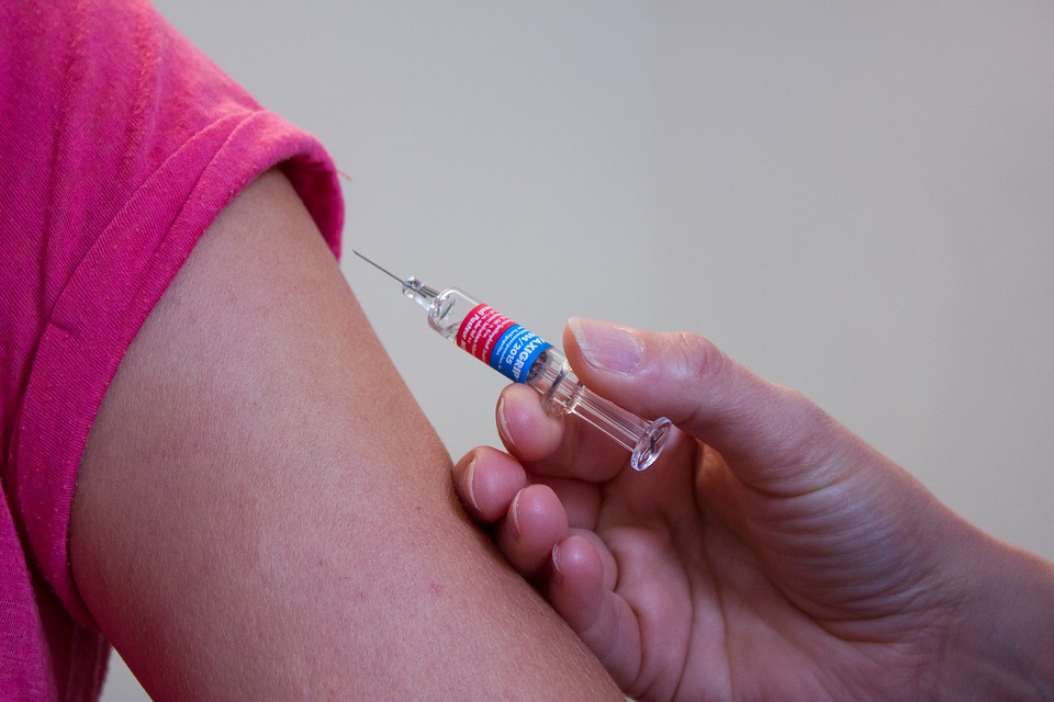 遭爆萬華男受試打2劑國產疫苗仍中標 高端駁：僅1、2人知打疫苗還是安慰劑