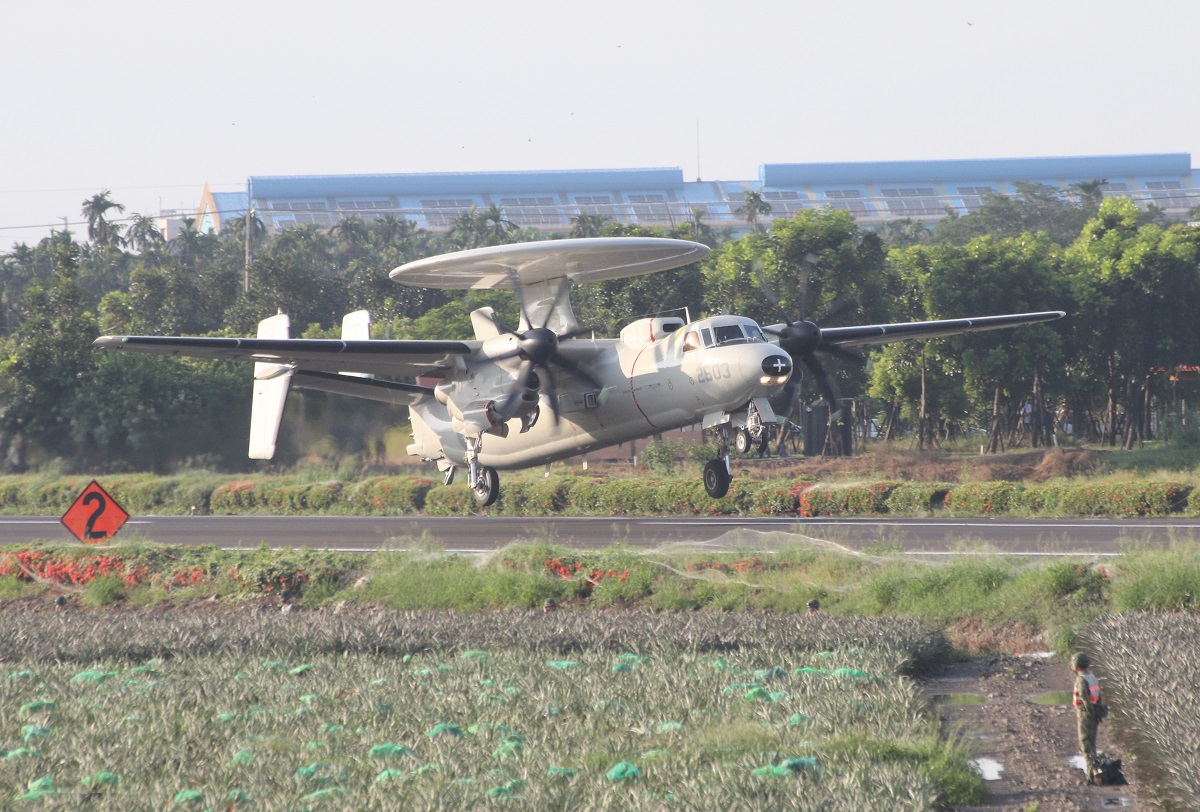 【有影】佳冬戰備道首度／戰機起降大成功 數百軍迷大呼過癮 17