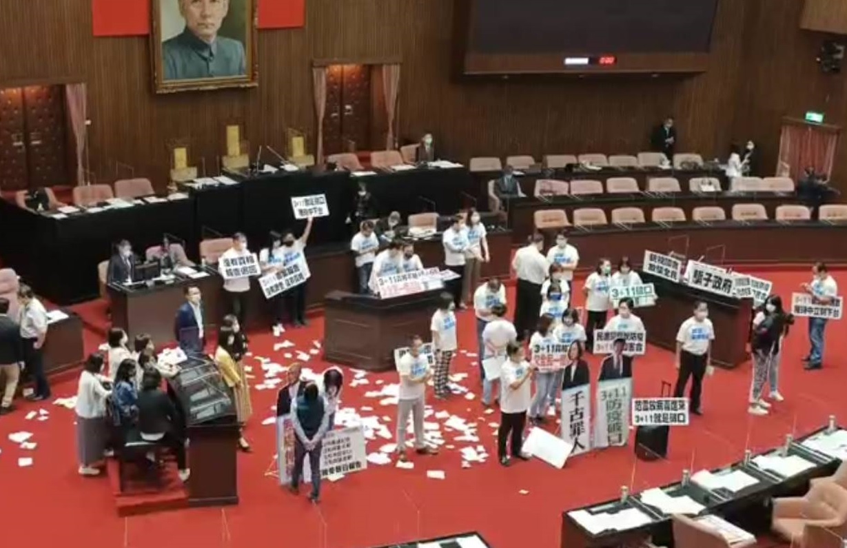 杯葛3+11報告／國民黨團占據議場抗議 要求蘇貞昌陳時中下台