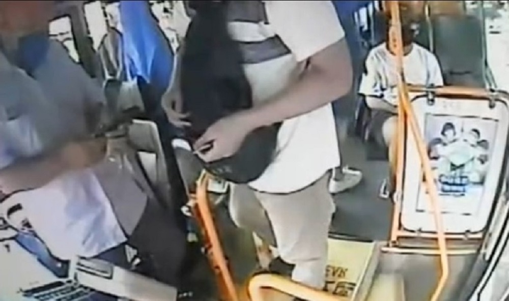 公車鹹豬手　33歲男手碰女學生臀辯撿悠遊卡