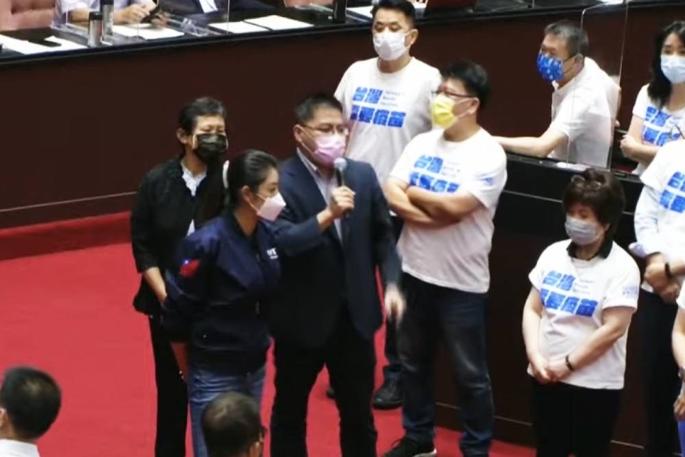 國民黨團杯葛議事　邱顯智氣罵：鬧劇！小紅別再演　假杯葛真護航 5