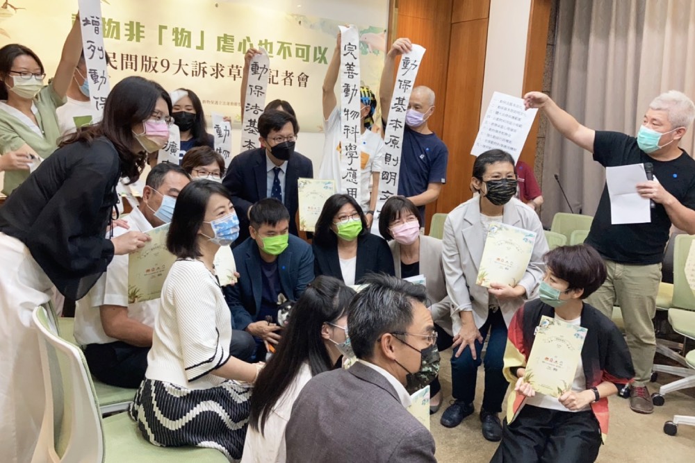 朝野跨黨派立委世界動物日挺民間版動保法 虐待定義涵蓋心理傷害 9