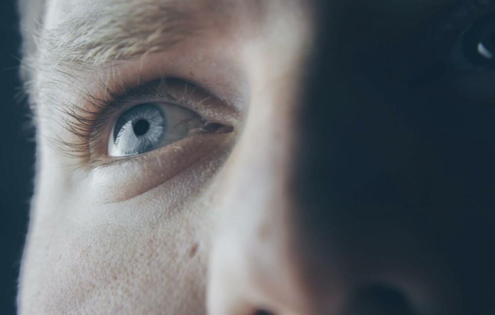 眼睛也會中風！中心視網膜靜脈阻塞   5大危險因子你中幾樣？