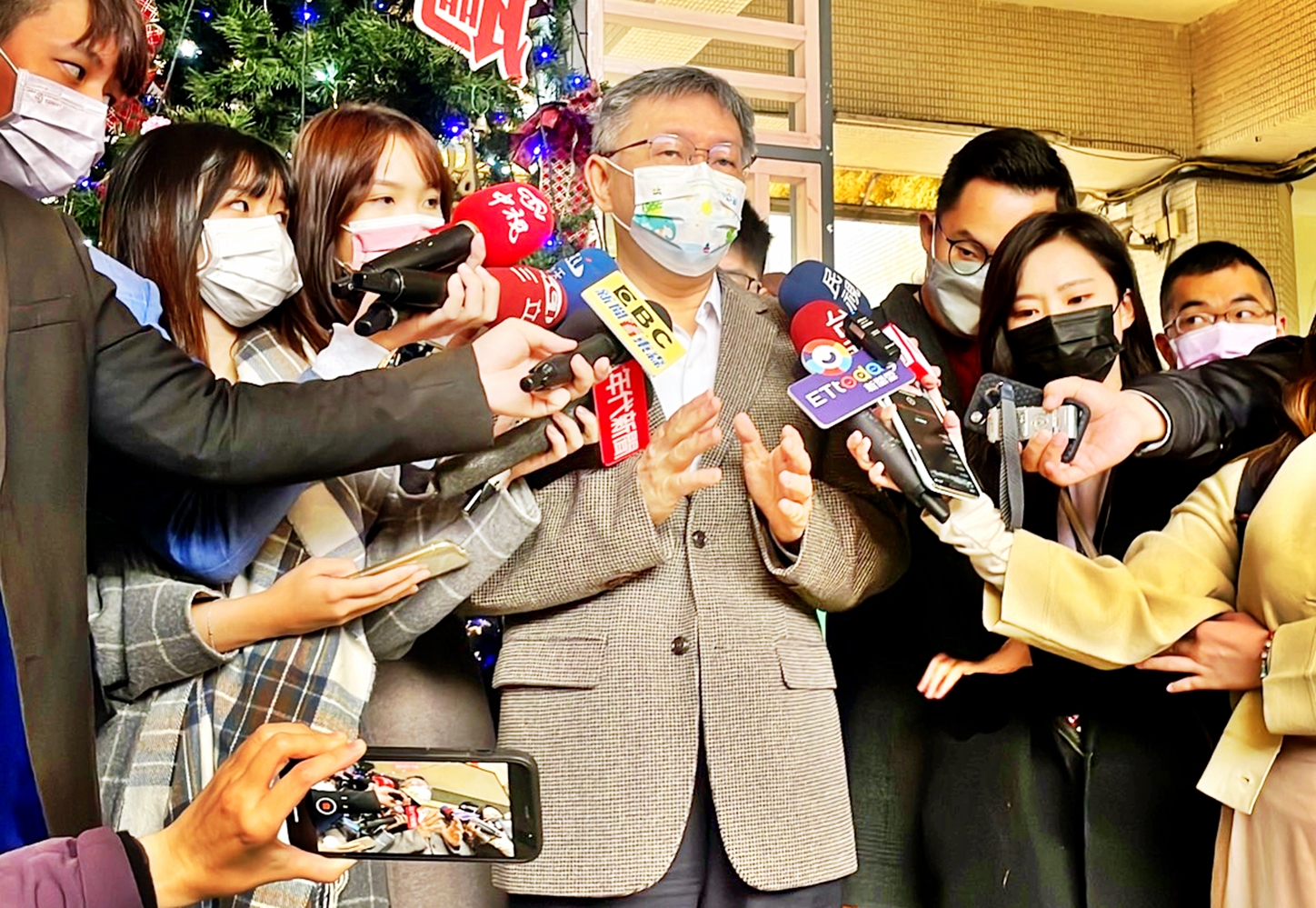 柯文哲公投投票 用「選出希特勒」警示台灣選擇