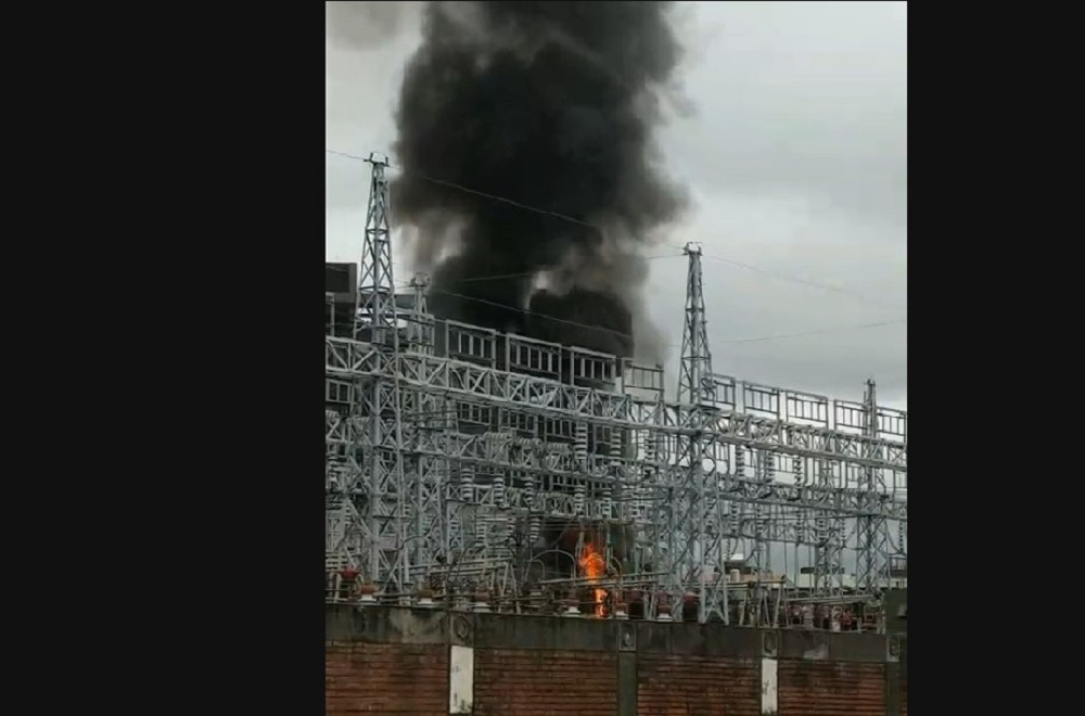 【有影】台電變電所爆炸起火　雙北逾30萬戶大停電