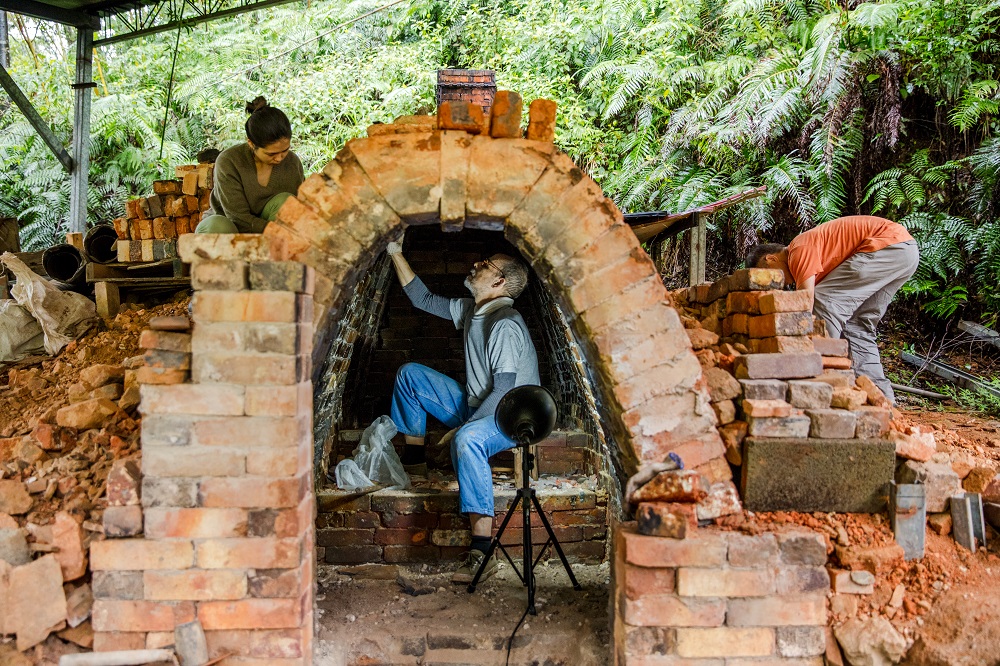 夏沂汾的柴燒陶藝開展　與大自然聯合柴窯的共同創作