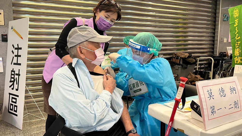 提升保護力　機動疫苗接種站前進新北歡樂耶誕城