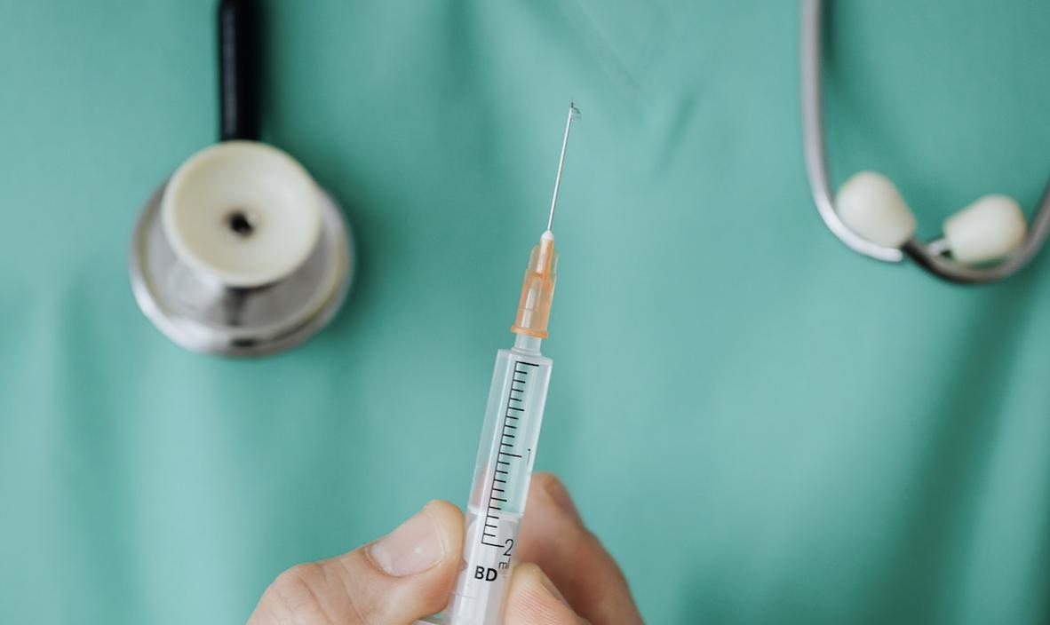 疫情燒2年全怪人們太鐵齒？   跨國大調查：僅65%人認為打疫苗重要