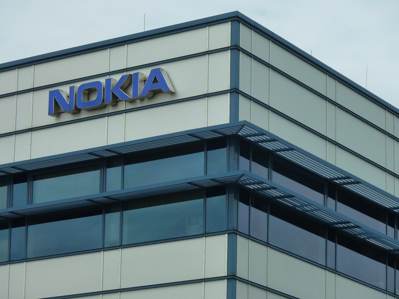 不再硬打高規格戰！Nokia高層證實「另尋出路」：以中、低階智慧型手機為主
