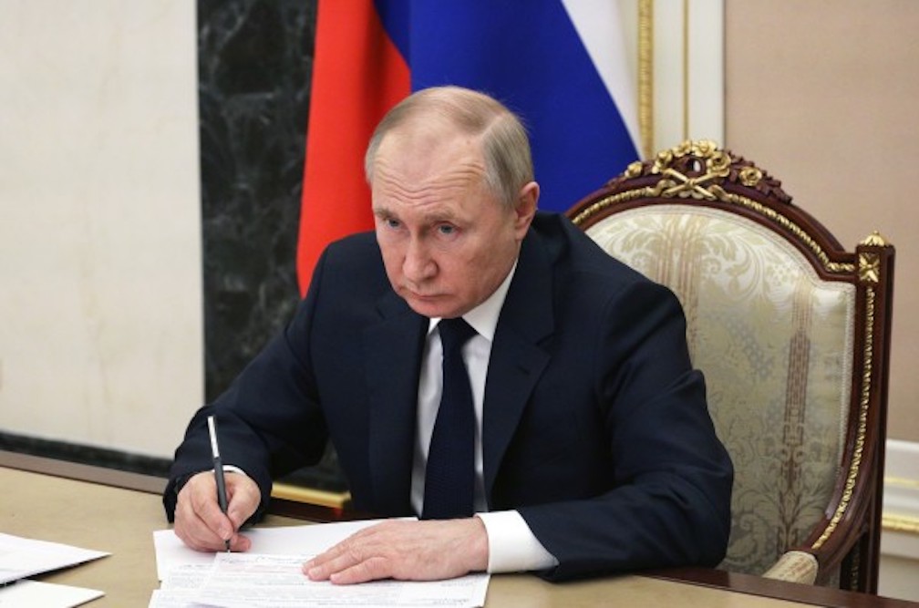 俄國總統普丁正討論應對國際制裁的措施，以盡量減少制裁對俄羅斯經濟的影響。