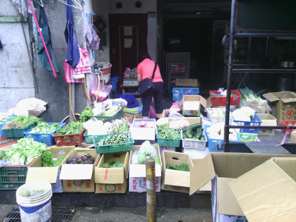 台灣菜市場擺攤的菜販。
