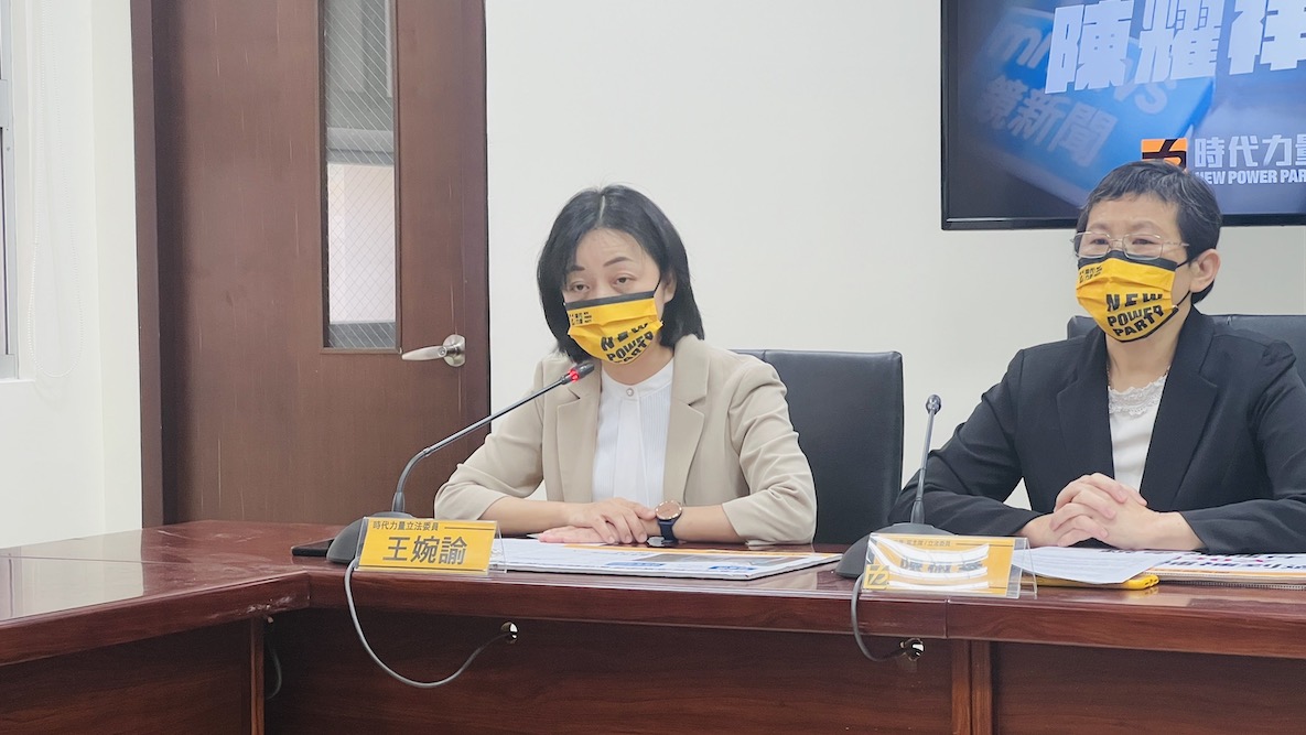 時代力量立委王婉諭3月22日出席時代力量立法院黨團記者會，質疑NCC接獲關於鏡電視的檢舉，卻未進一步調查。