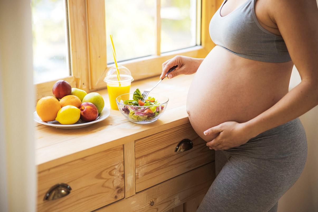 孕婦這兩個時期要特別注意！營養師：補充葉黃素有助胎兒發展