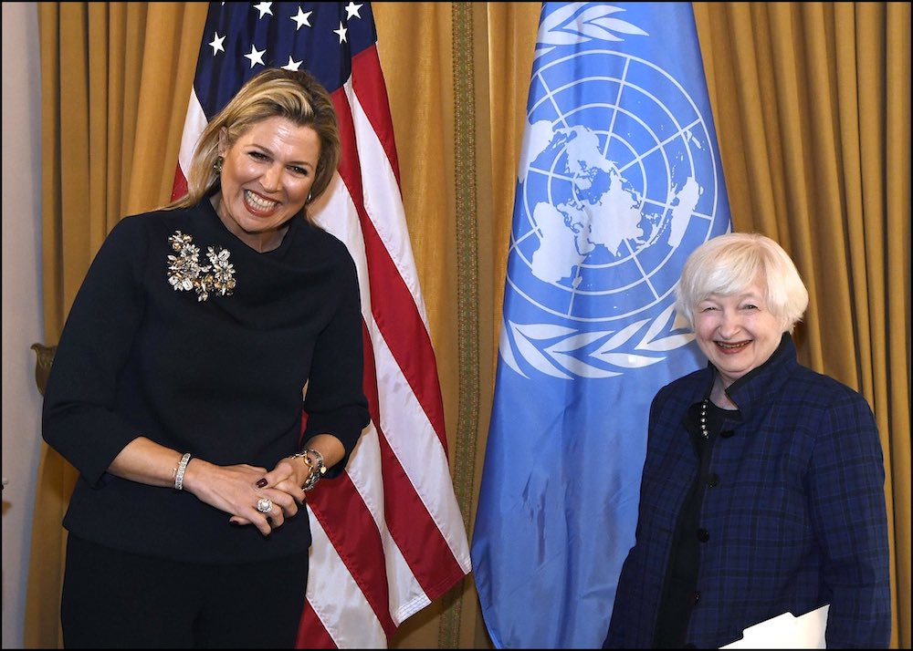 美國財政部長葉倫（右）和荷蘭王后麥克西瑪（左）會面。