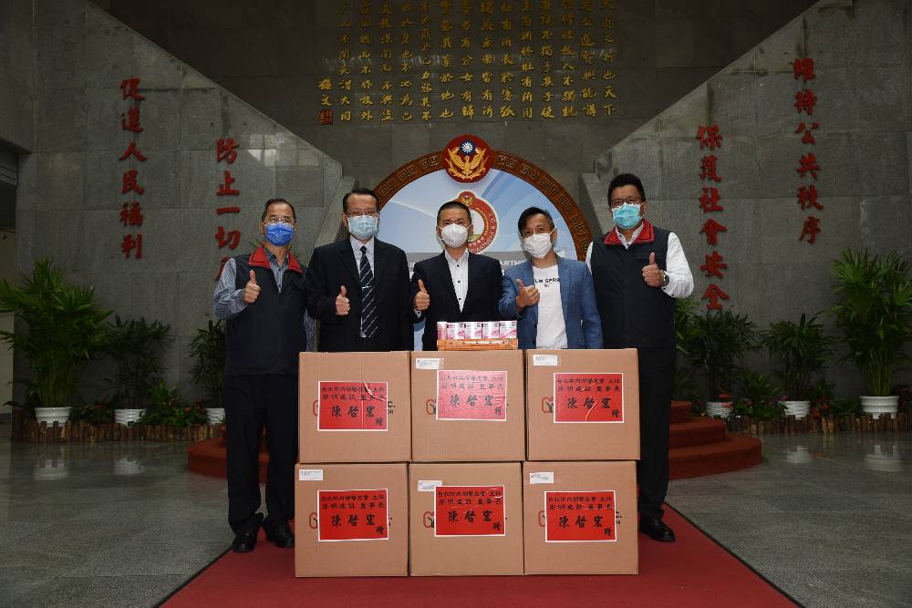 加惠戰疫警察 警友會主任與台北市議員速贈快篩補缺口