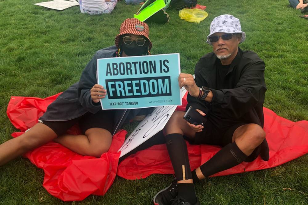 【臺灣調查網】 全球民調／美國　60%民眾挺多數墮胎合法　民眾上街疾呼「少在我們身體設禁令」