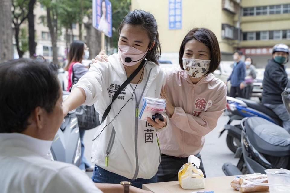 違停被質疑施壓警 未戴口罩稱嘴巴油油 徐巧芯：檢討太多嘴 5