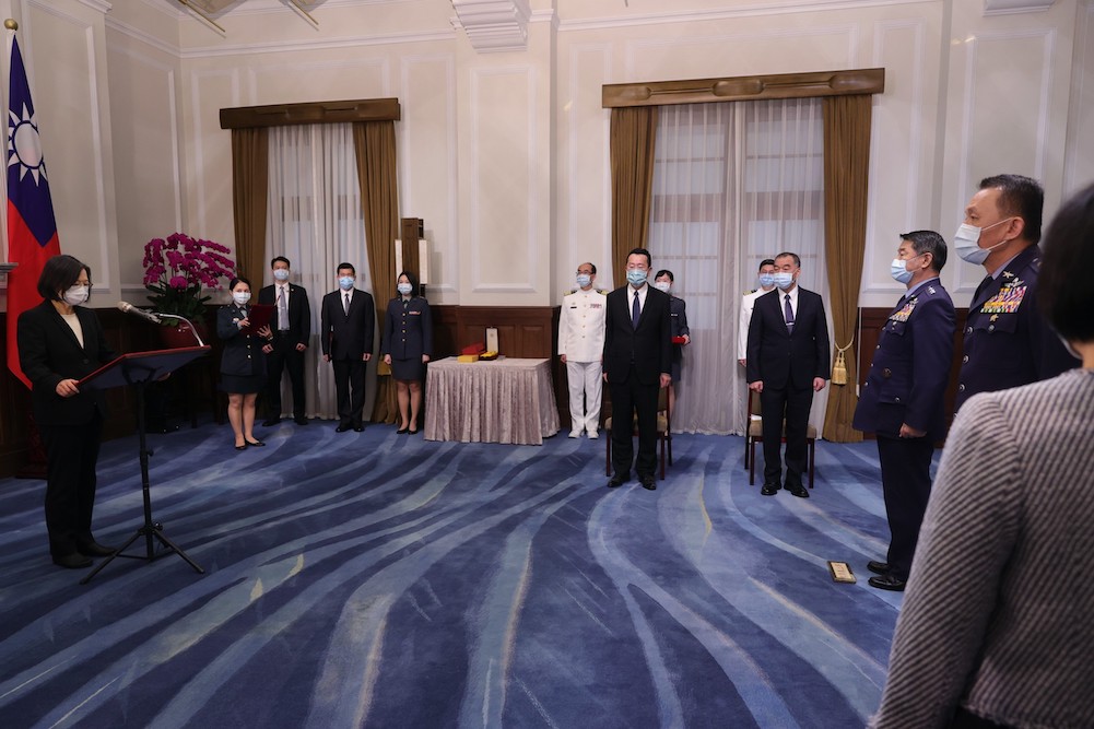 總統蔡英文3日上午主持「國軍重要高階幹部授勳暨晉任布達授階典禮」。
